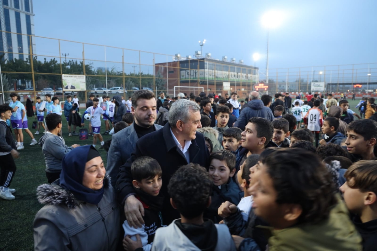 Bin Sporcuya Forma Desteği