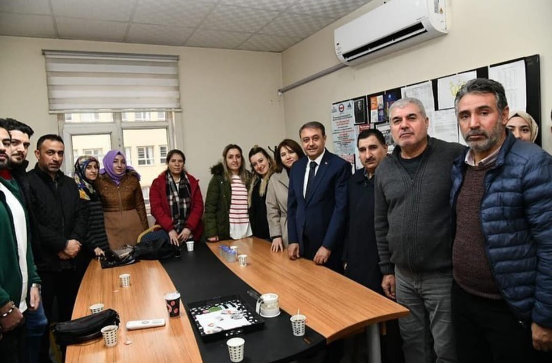 VALİ ŞILDAK'TAN HABERSİZ OKUL ZİYARETİ