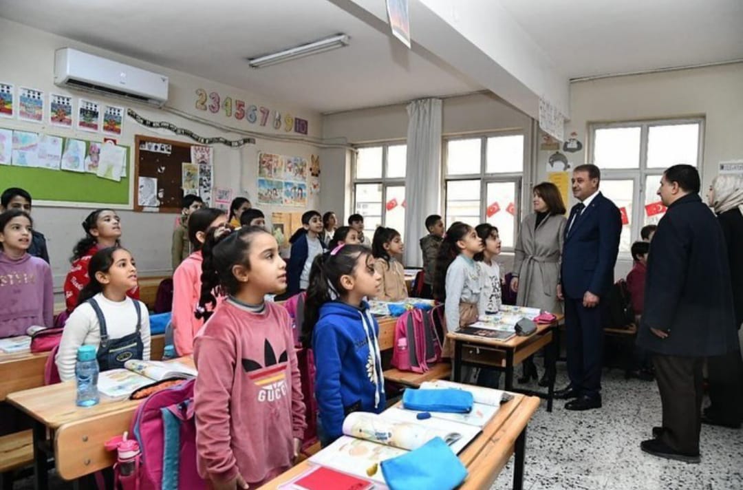 VALİ ŞILDAK'TAN HABERSİZ OKUL ZİYARETİ