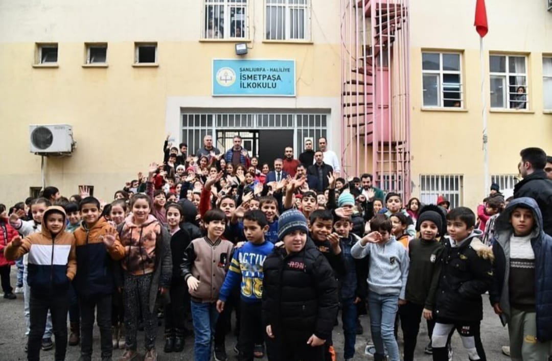 VALİ ŞILDAK'TAN HABERSİZ OKUL ZİYARETİ