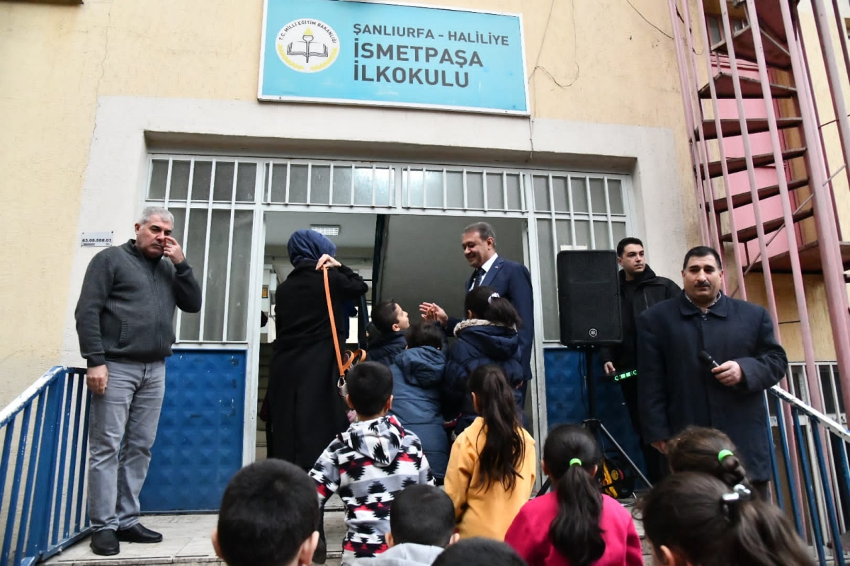 VALİ ŞILDAK'TAN HABERSİZ OKUL ZİYARETİ