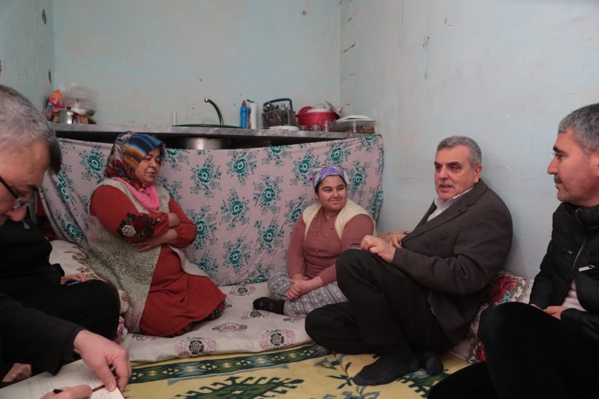 Başkan Beyazgül Hane Ziyaretleriyle Yüzleri Güldürüyor