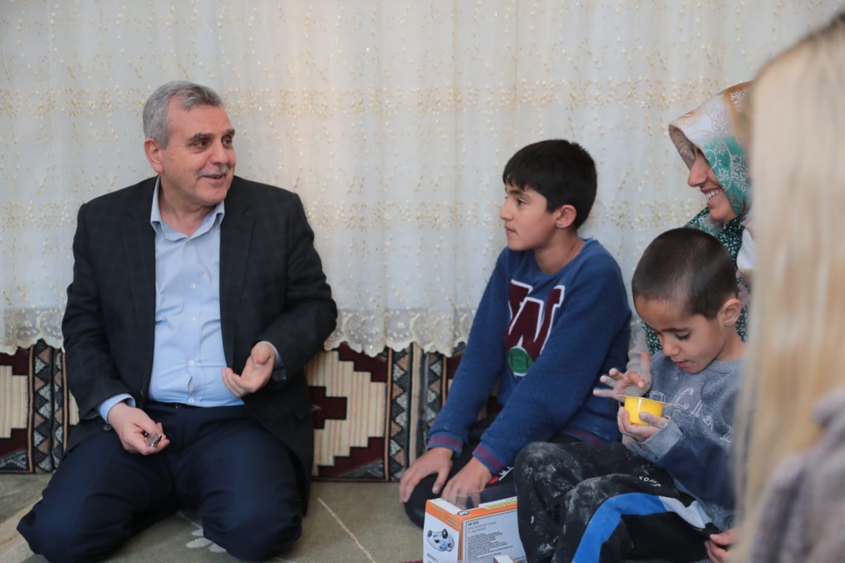 BAŞKAN BEYAZGÜL’DEN BOZOVA’DA HANE ZİYARETLERİ