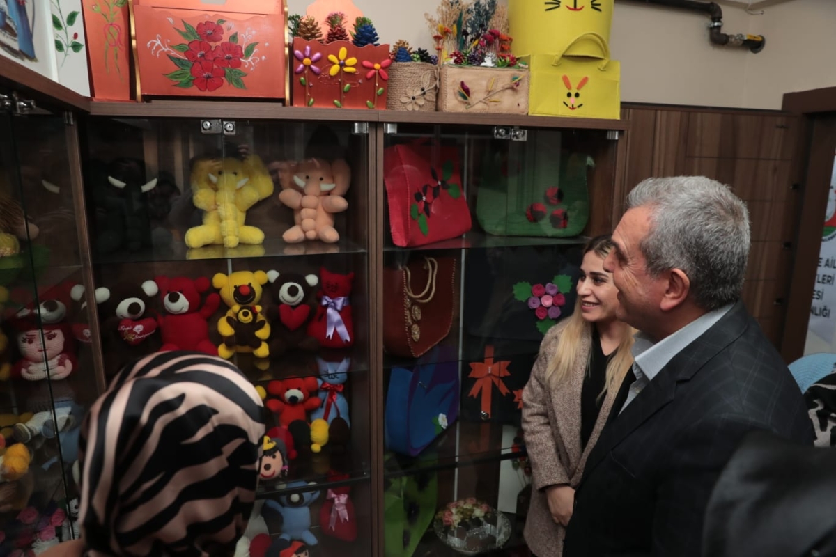 BAŞKAN BEYAZGÜL’DEN BOZOVA’DA HANE ZİYARETLERİ