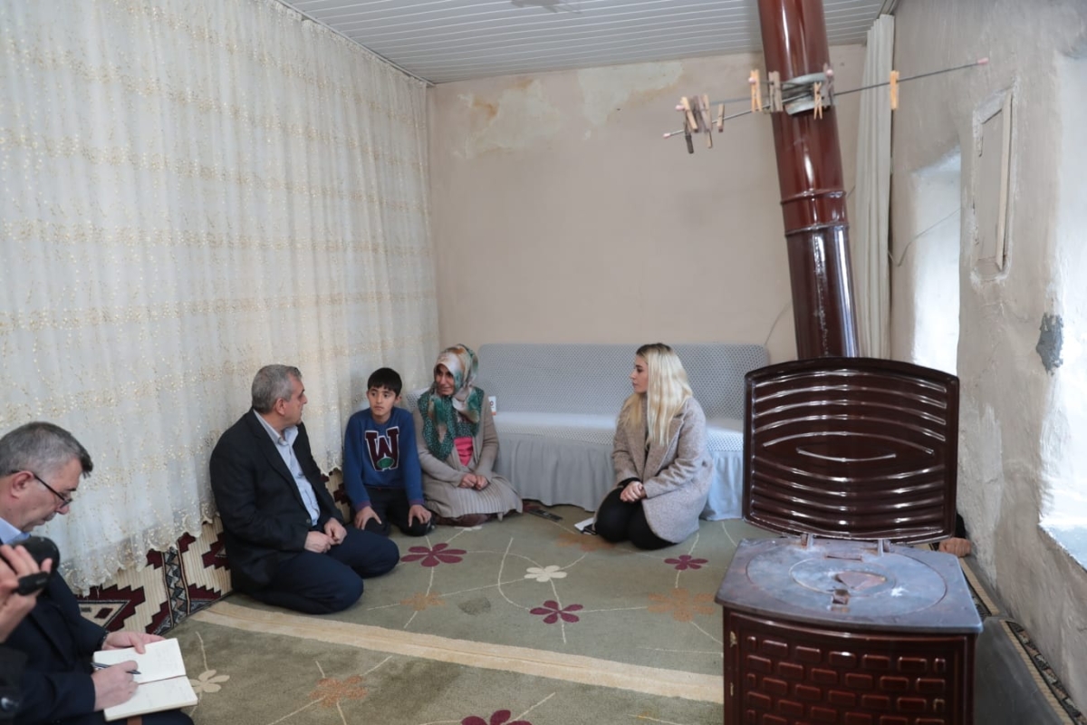 BAŞKAN BEYAZGÜL’DEN BOZOVA’DA HANE ZİYARETLERİ