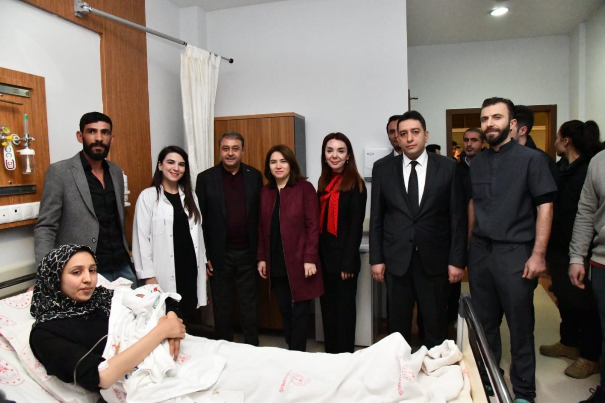 VALİ ŞILDAK, ÇALIŞANLARIN VE VATANDAŞLARIN YENİ YILINI KUTLADI