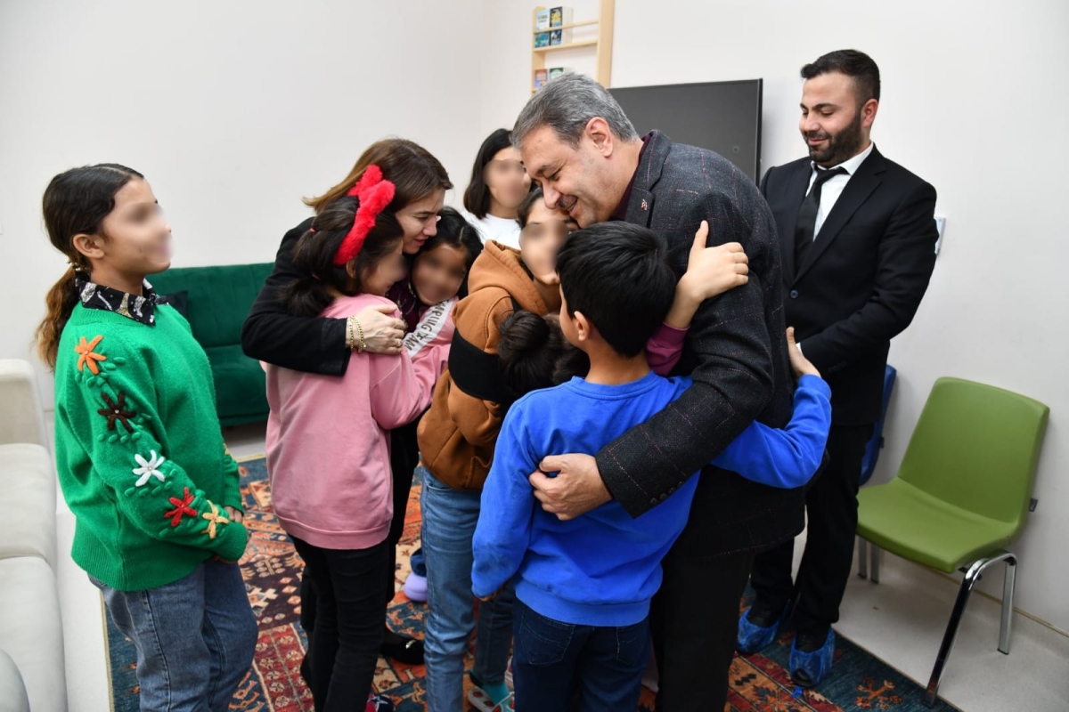 VALİ ŞILDAK, ÇALIŞANLARIN VE VATANDAŞLARIN YENİ YILINI KUTLADI