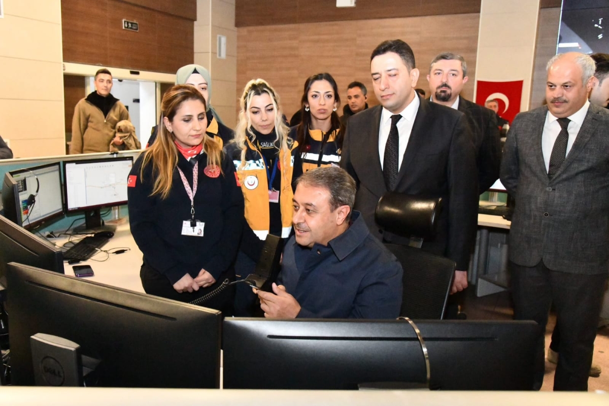 VALİ ŞILDAK, ÇALIŞANLARIN VE VATANDAŞLARIN YENİ YILINI KUTLADI