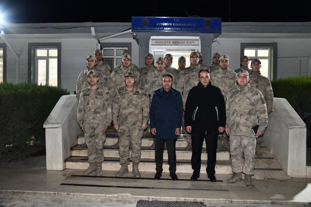 VALİ ŞILDAK, ÇALIŞANLARIN VE VATANDAŞLARIN YENİ YILINI KUTLADI