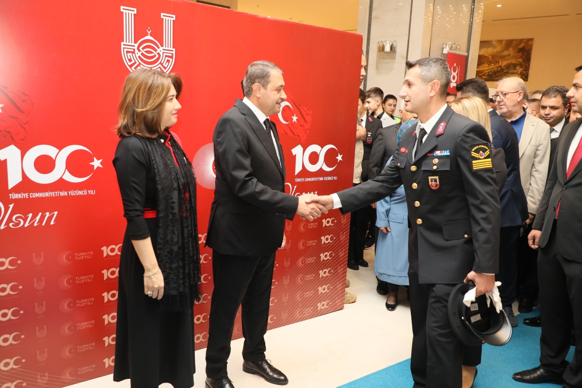 VALİ ŞILDAK, KARNE DAĞITIM TÖRENİNE KATILDI
