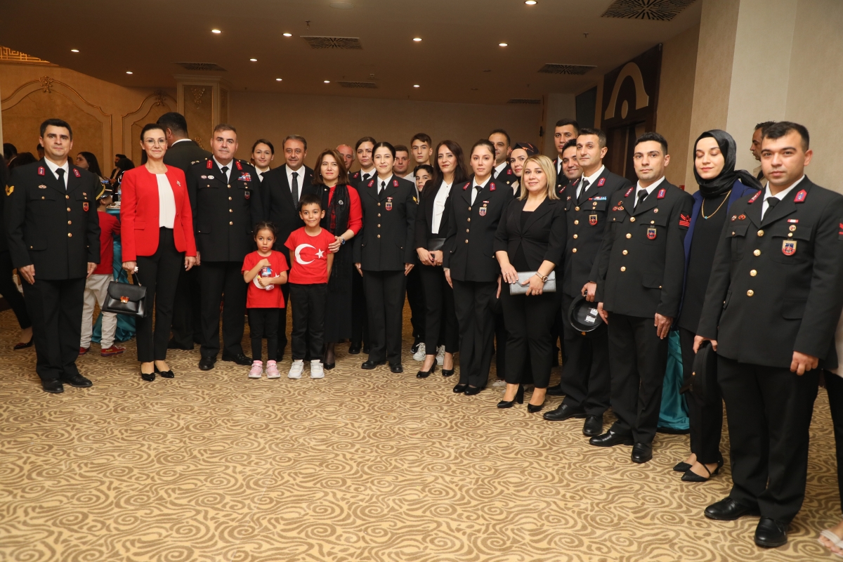 VALİ ŞILDAK, KARNE DAĞITIM TÖRENİNE KATILDI