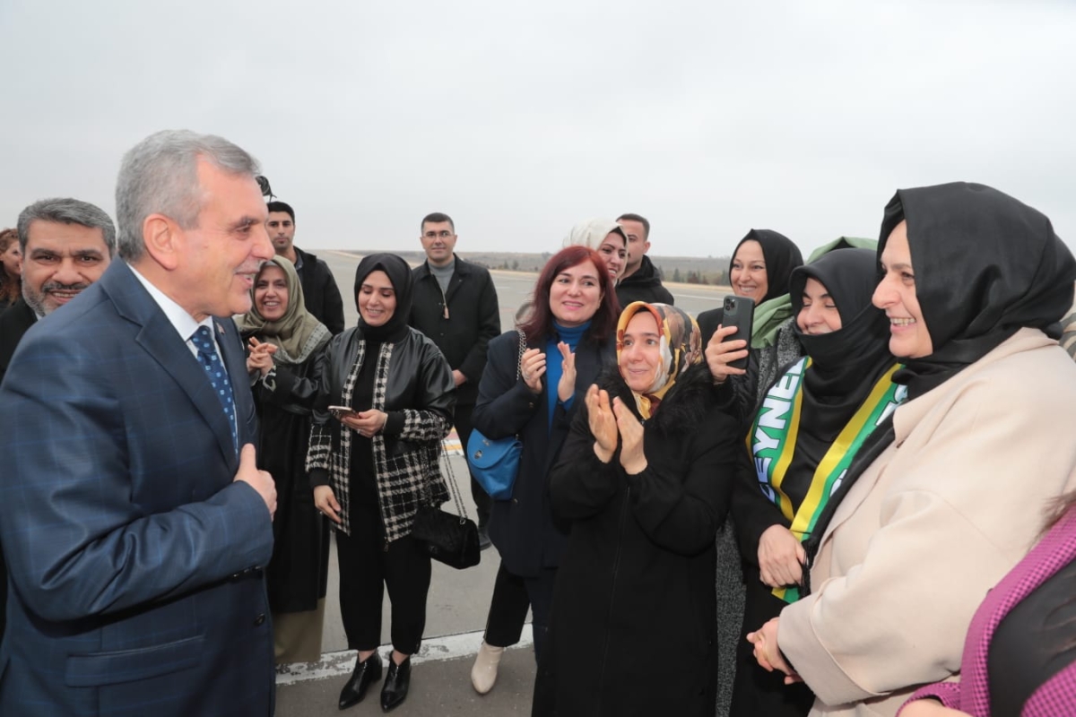 ŞANLIURFALILAR BAŞKAN BEYAZGÜL’Ü BAĞRINA BASTI