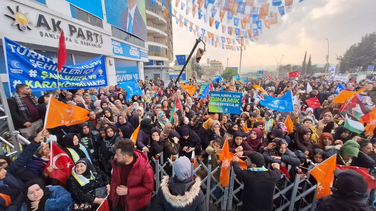 ŞANLIURFALILAR BAŞKAN BEYAZGÜL’Ü BAĞRINA BASTI