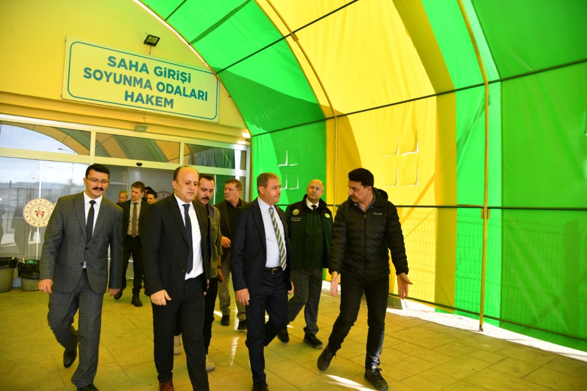 Vali Şıldak, 11 Nisan Stadyumu'ndaki çalışmaları inceledi