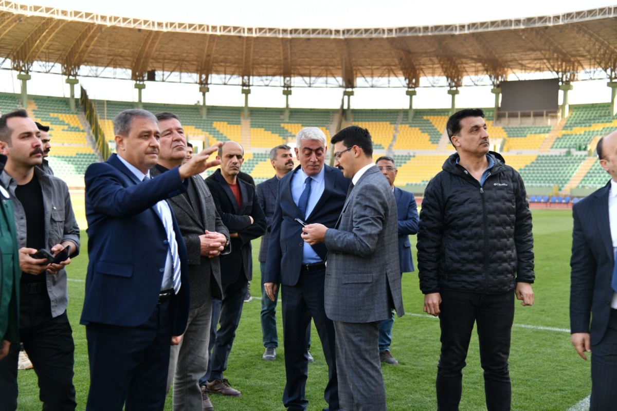 Vali Şıldak, 11 Nisan Stadyumu'ndaki çalışmaları inceledi