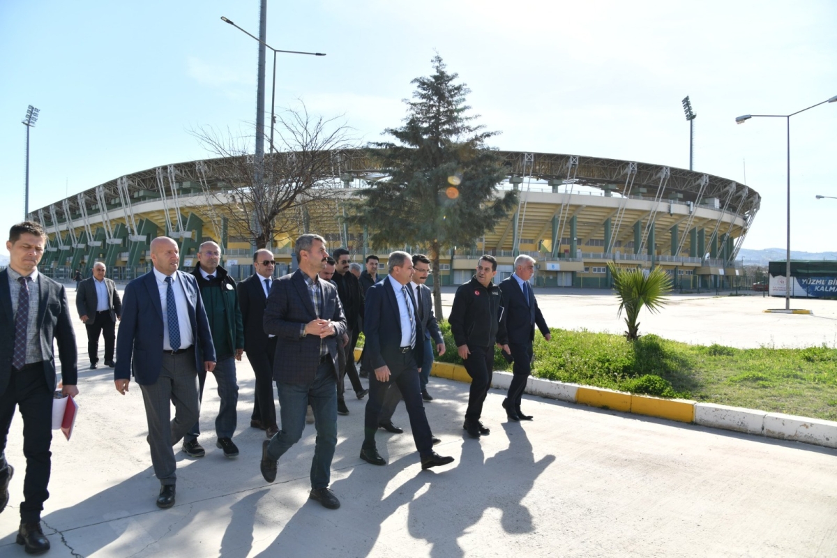 Vali Şıldak, 11 Nisan Stadyumu'ndaki çalışmaları inceledi