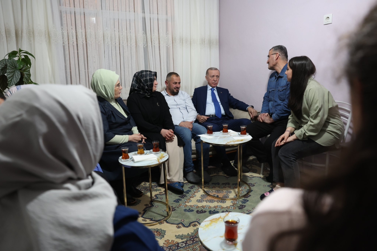 Cumhurbaşkanı Erdoğan, bir vatandaşın evinde iftar yaptı