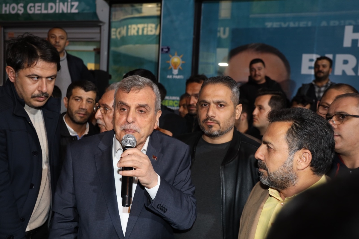 Yeniden Refah Partisinden Ak Parti’ye Geçen 39 Kişiye Rozetlerini Başkan Beyazgül Taktı