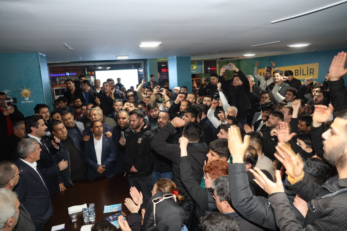 Yeniden Refah Partisinden Ak Parti’ye Geçen 39 Kişiye Rozetlerini Başkan Beyazgül Taktı