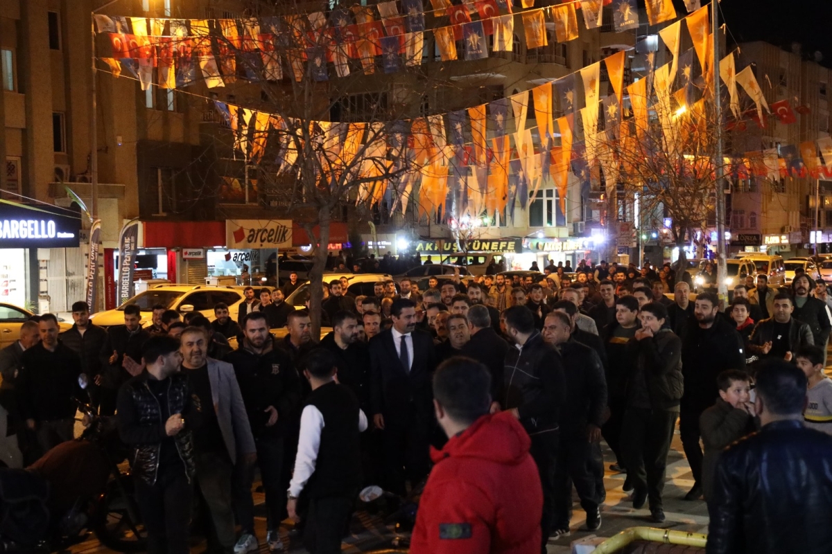 Yeniden Refah Partisinden Ak Parti’ye Geçen 39 Kişiye Rozetlerini Başkan Beyazgül Taktı