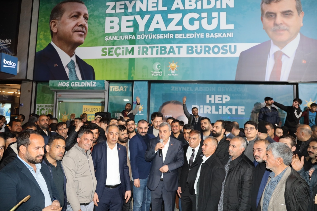 Yeniden Refah Partisinden Ak Parti’ye Geçen 39 Kişiye Rozetlerini Başkan Beyazgül Taktı
