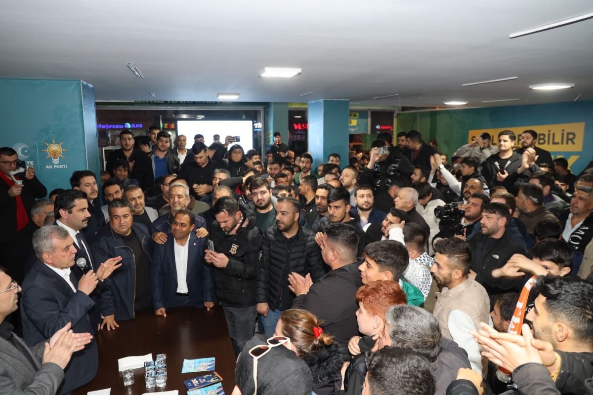 Yeniden Refah Partisinden Ak Parti’ye Geçen 39 Kişiye Rozetlerini Başkan Beyazgül Taktı