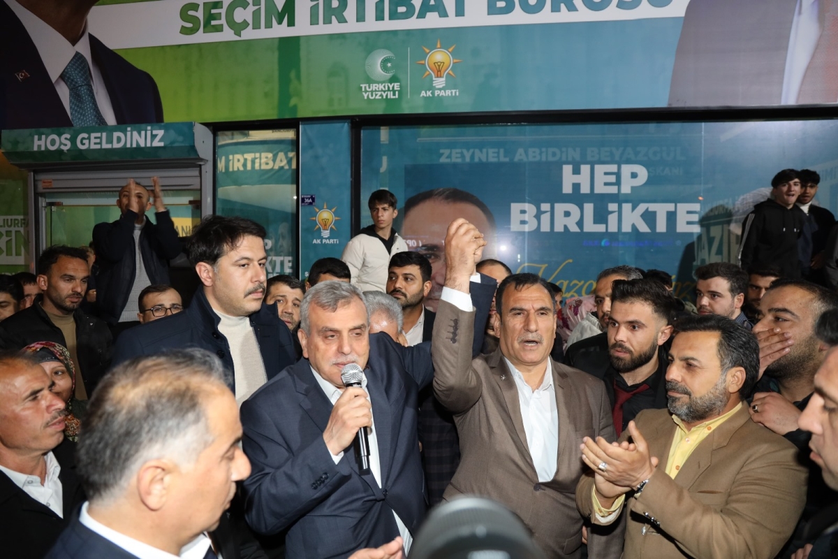 Yeniden Refah Partisinden Ak Parti’ye Geçen 39 Kişiye Rozetlerini Başkan Beyazgül Taktı
