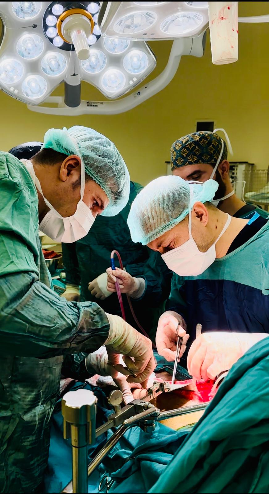 Karnından 5 kiloluk böbrek tümörü çıkarıldı