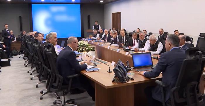Deva Partisi’nden Cumhur İttifakına Büyük Destek, Parti Rozetini Başkan Beyazgül Taktı