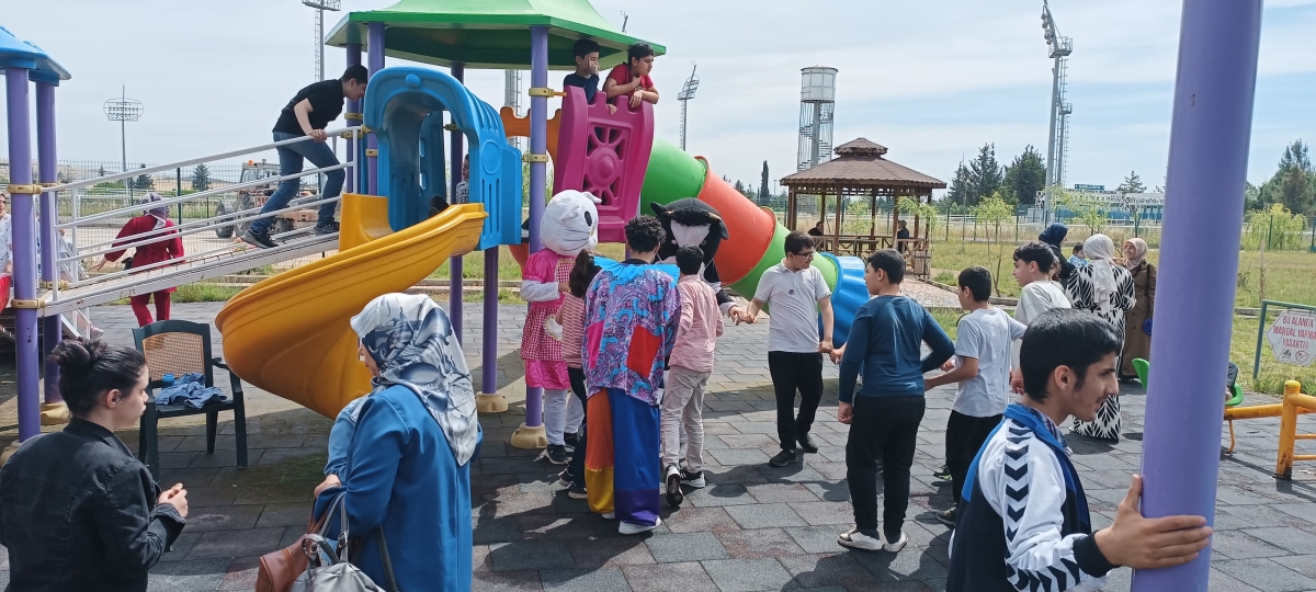 Şanlıurfa Hipodromu'nda Engelliler Haftası Etkinliği: Çocukların Mutlu Anları