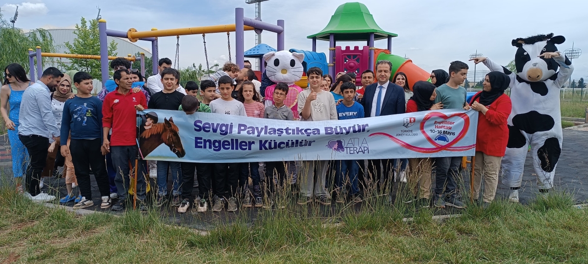 Şanlıurfa Hipodromu'nda Engelliler Haftası Etkinliği: Çocukların Mutlu Anları