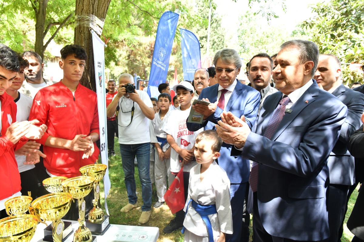 vali hasan şıldak 19 mayıs çoşkusu