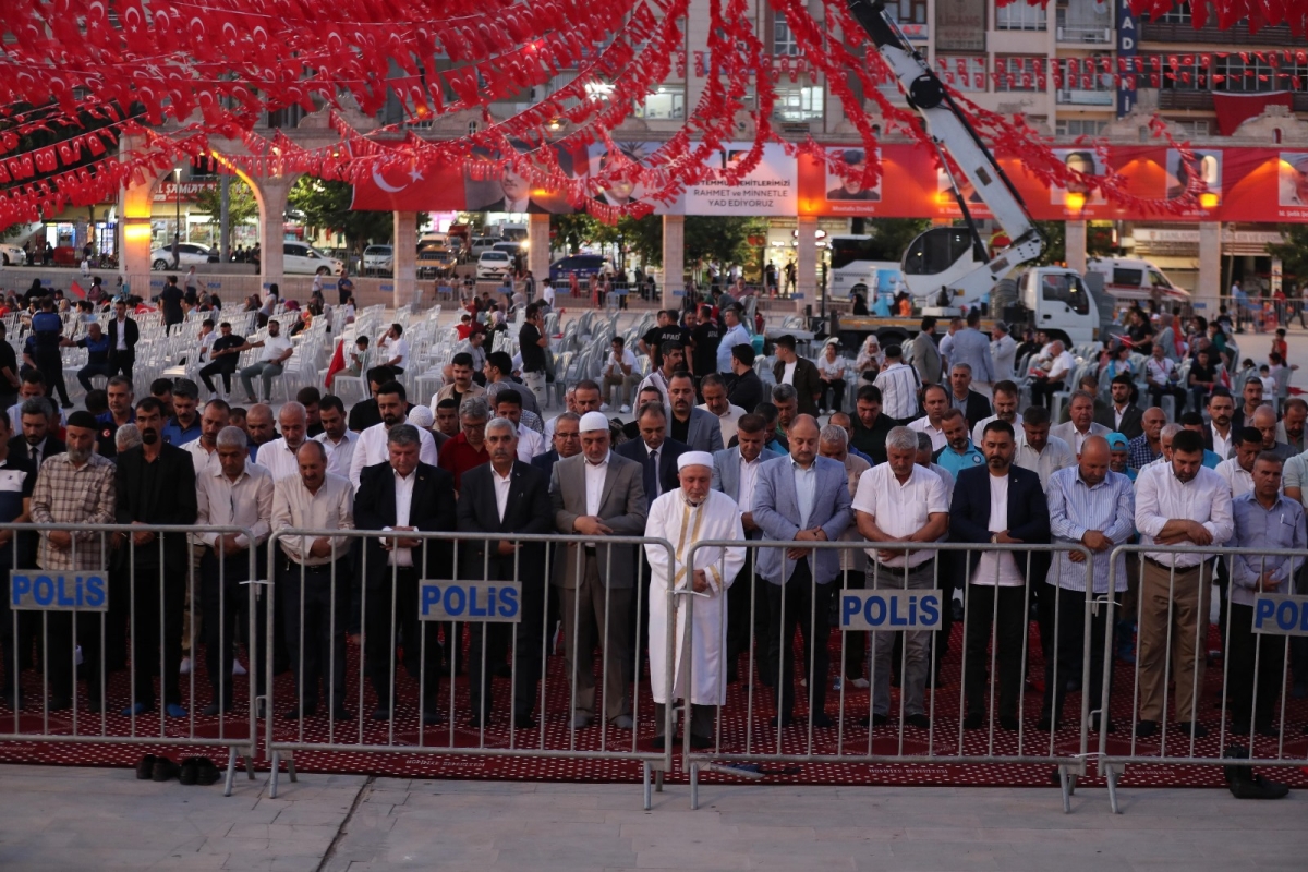 Başkan Gülpınar, Şehitler İçin Okutulan Mevlid-i Şerif Programına Katıldı