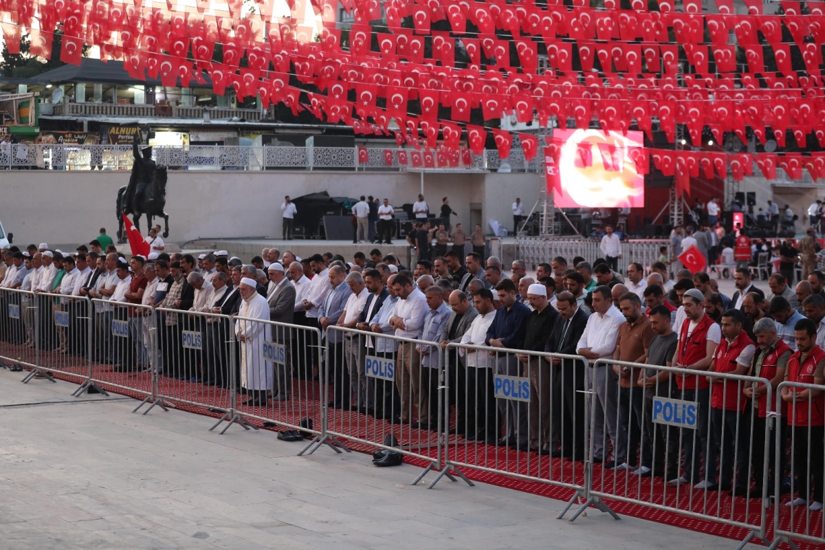 Başkan Gülpınar, Şehitler İçin Okutulan Mevlid-i Şerif Programına Katıldı