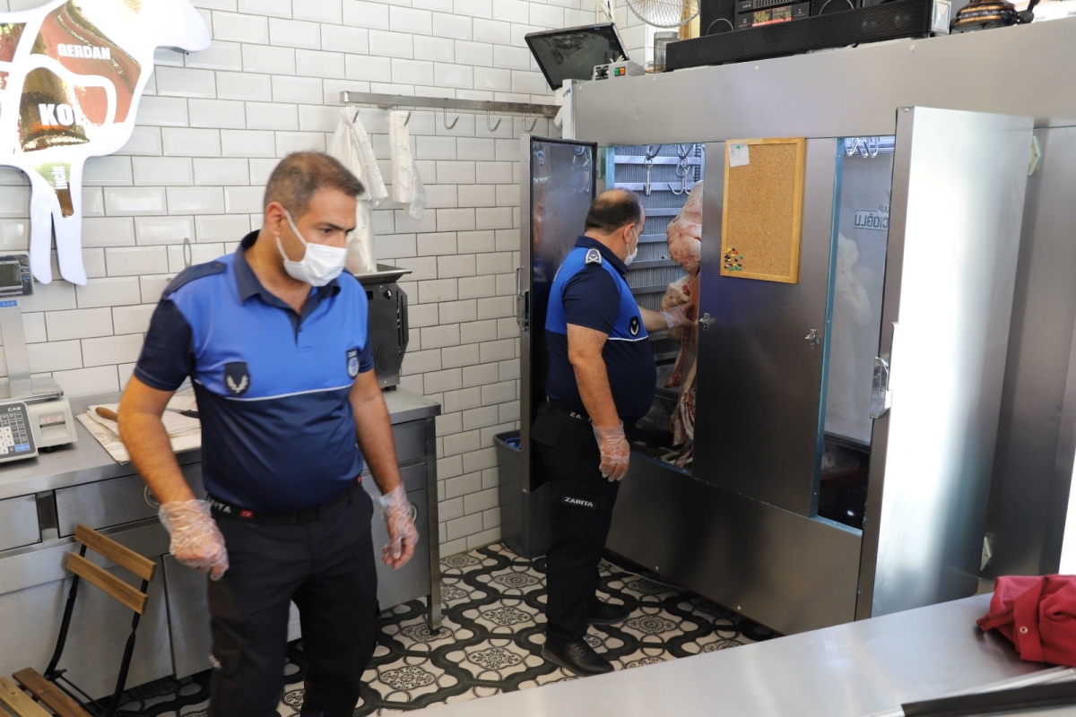 Karaköprü’de Zabıta Ekipleri Sahadan Ayrılmıyor