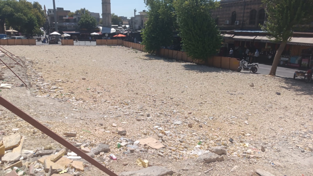 Şanlıurfa Eyyübiye'de Kentsel Dönüşüm: Özdiker Helip Çarşısı Yıkıldı, Proje Bekleniyor