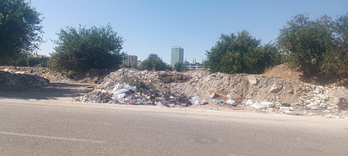 Şanlıurfa Merkezindeki Harfiyat ve Çöp Yığını Tepki Topluyor: Yetkililer Neden Sessiz?