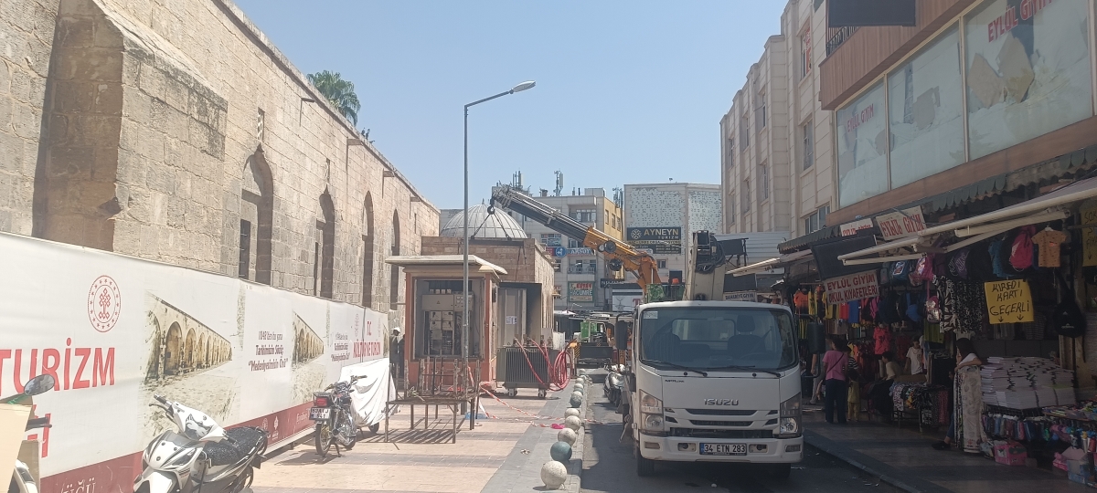 Şanlıurfa Eyyübiye'de Tinercilerin Trafoya Saldırısı Mahalleleri Elektriksiz Bıraktı