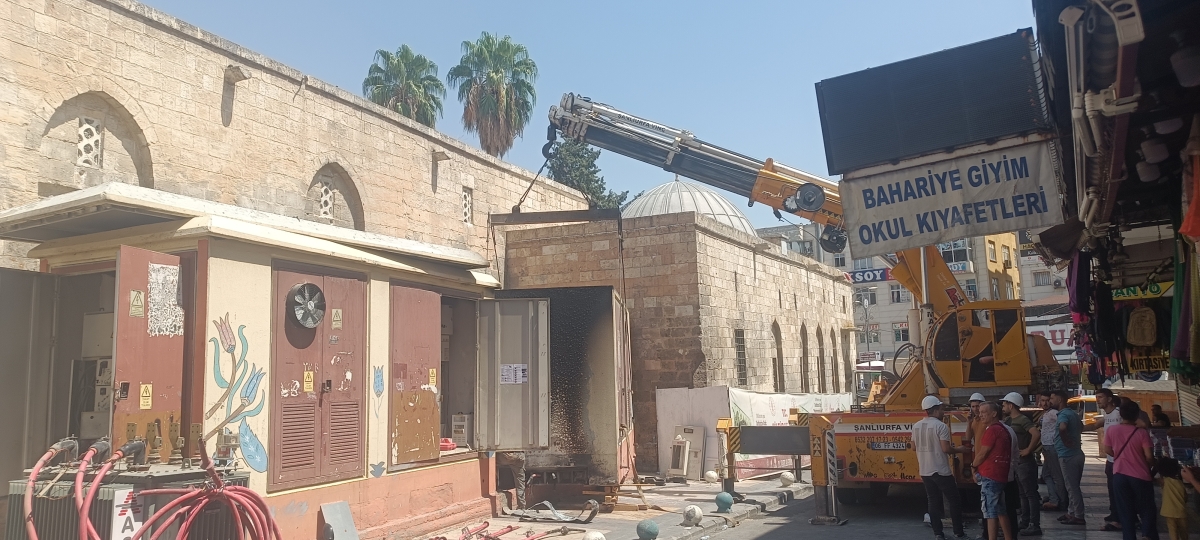 Şanlıurfa Eyyübiye'de Tinercilerin Trafoya Saldırısı Mahalleleri Elektriksiz Bıraktı