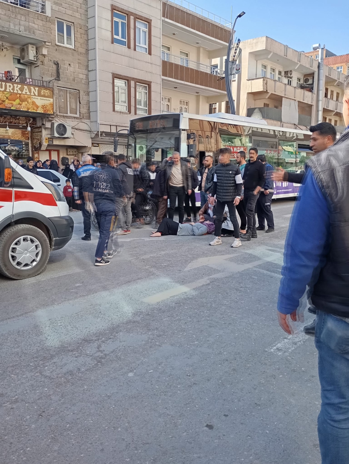 Şanlıurfa’da Motosiklet Yayaya Çarptı: Kadın Yaralandı