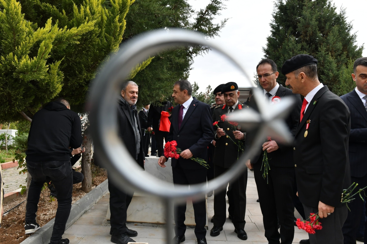 ÇANAKKALE DÜNYA TARİHİNE ALTIN HARFLERLE YAZILMIŞ BİR DESTANDIR”*