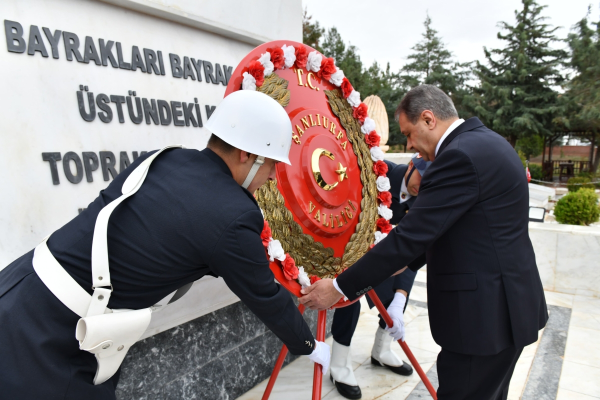 ÇANAKKALE DÜNYA TARİHİNE ALTIN HARFLERLE YAZILMIŞ BİR DESTANDIR”*