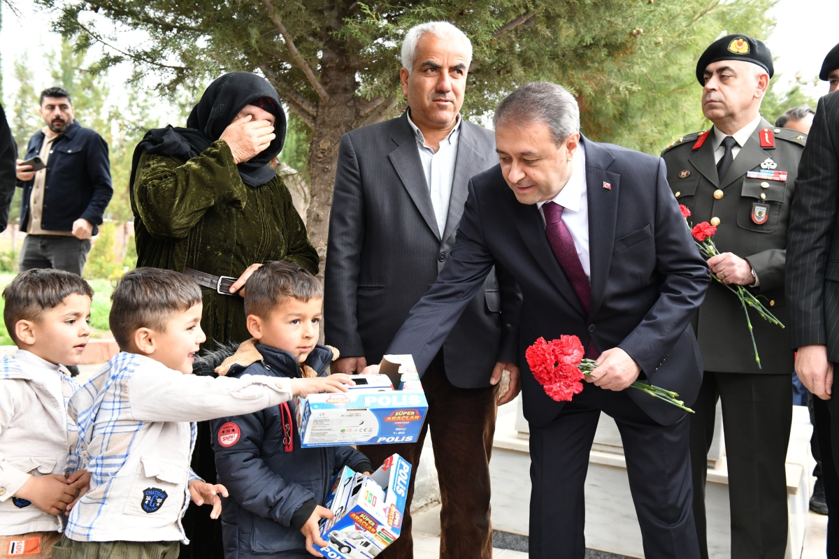 ÇANAKKALE DÜNYA TARİHİNE ALTIN HARFLERLE YAZILMIŞ BİR DESTANDIR”*