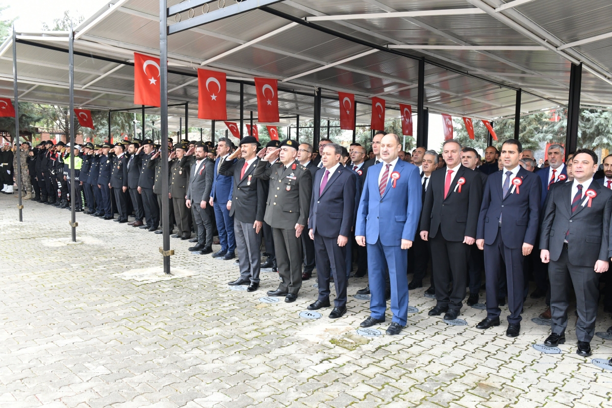 ÇANAKKALE DÜNYA TARİHİNE ALTIN HARFLERLE YAZILMIŞ BİR DESTANDIR”*
