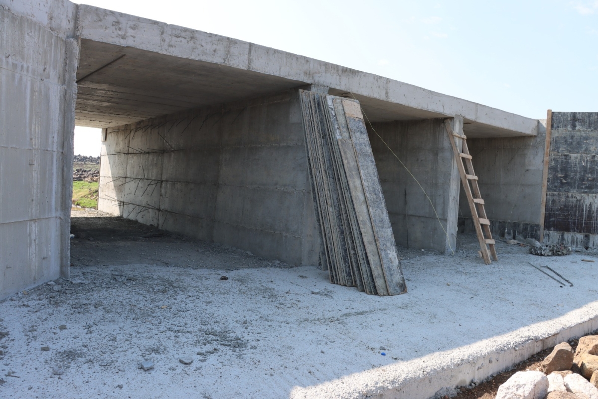 Şanlıurfa’da Yollar Daha Güvenli Hale Geliyor: Büyükşehir Belediyesi 3 Menfez İnşa Ediyor