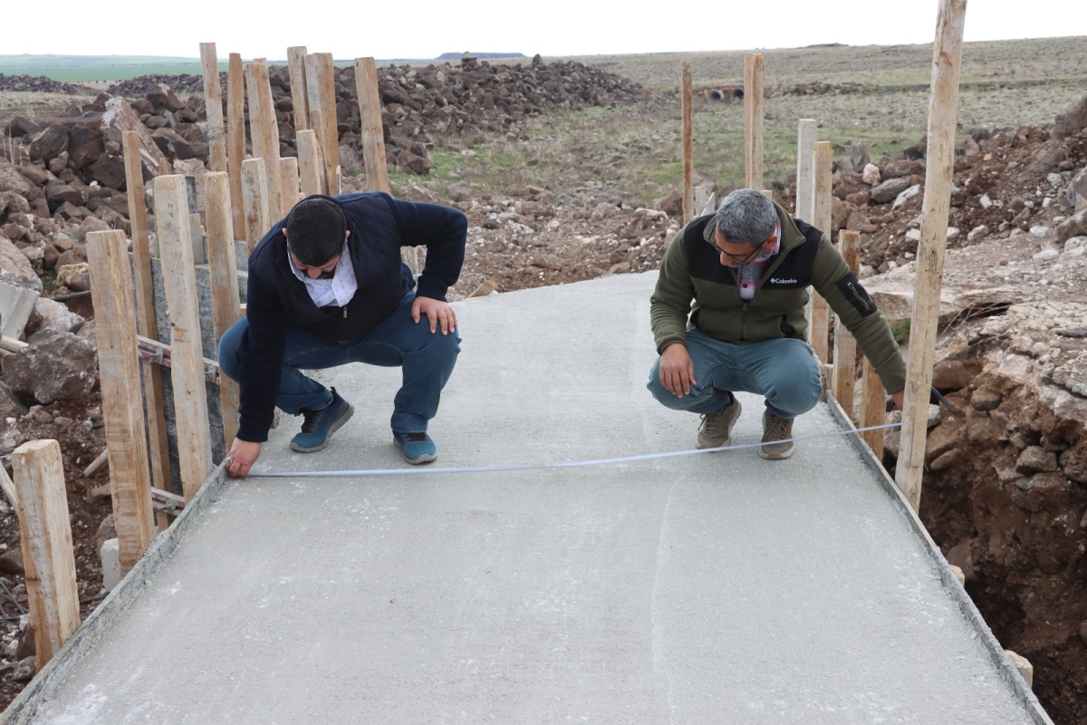 Şanlıurfa’da Yollar Daha Güvenli Hale Geliyor: Büyükşehir Belediyesi 3 Menfez İnşa Ediyor
