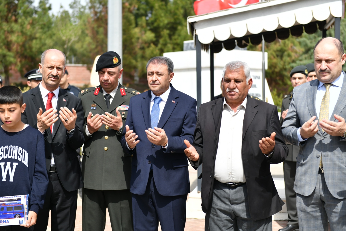 *VALİ ŞILDAK, ŞEHİT KABİRLERİNİ ZİYARET ETTİ*