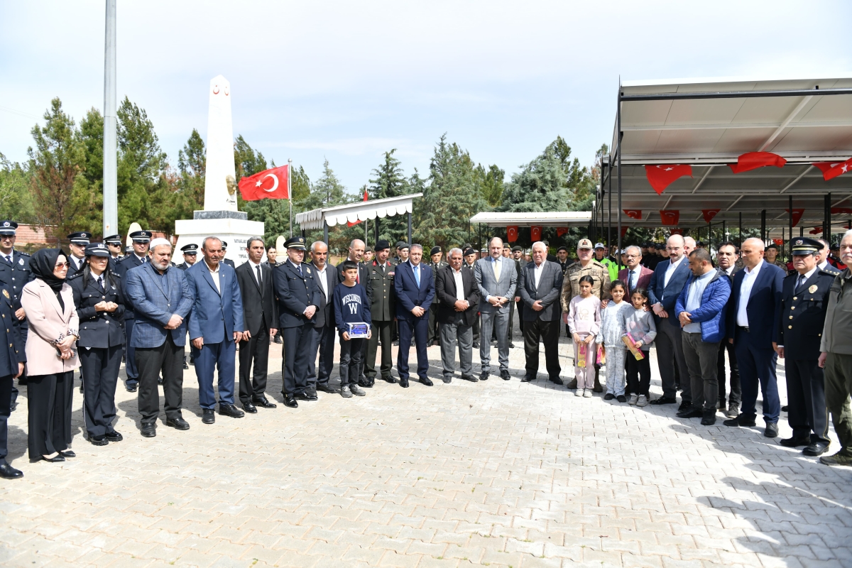 *VALİ ŞILDAK, ŞEHİT KABİRLERİNİ ZİYARET ETTİ*