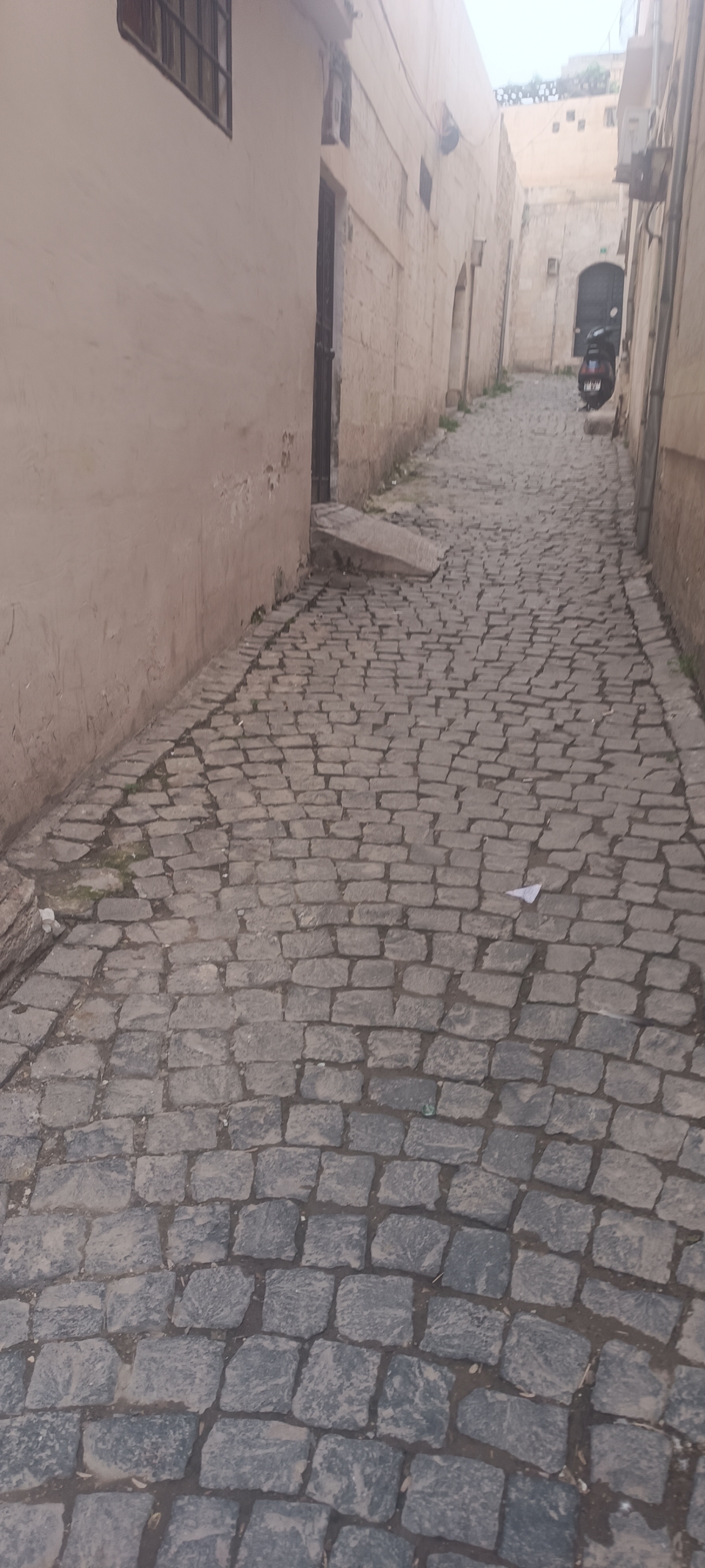 Tarihi Sokaklarda Koku ve Kirlilik: Şanlıurfa’ya Bu Görüntüler Yakışmıyor!