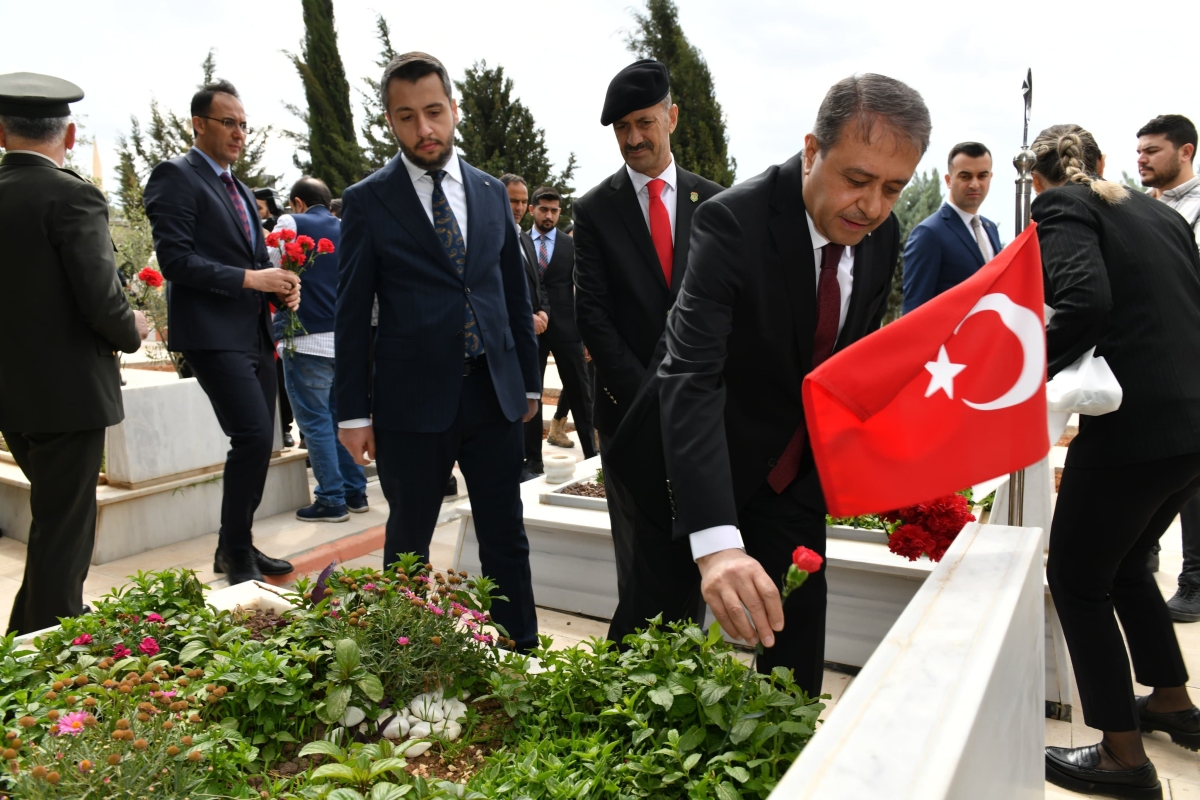 *VALİ ŞILDAK, KURTULUŞUN 105’İNCİ YILINDA ÇELENK SUNMA TÖRENINE KATILDI*